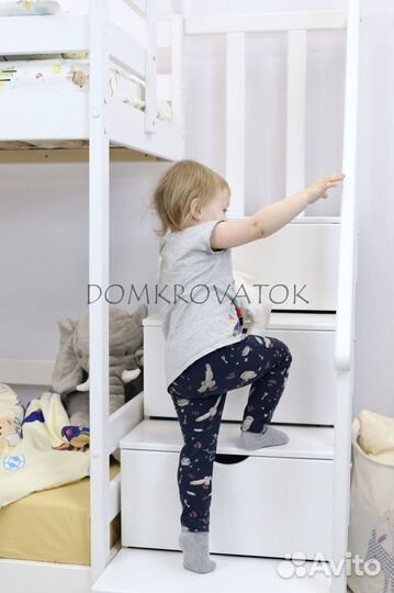 Кровать двухърусная с лестницей-комодом