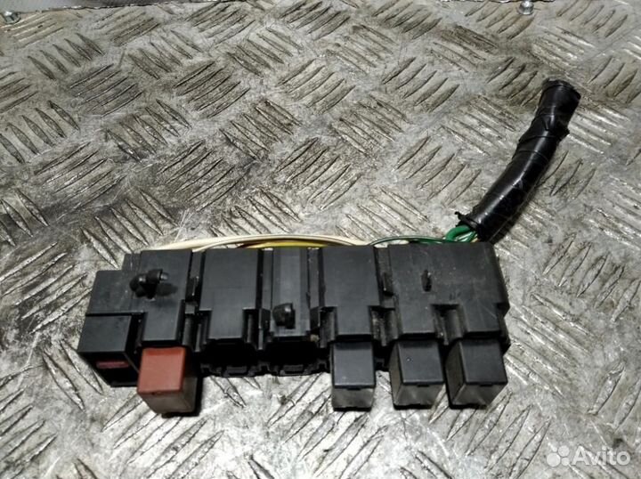 Блок предохранителей Subaru Legacy B13