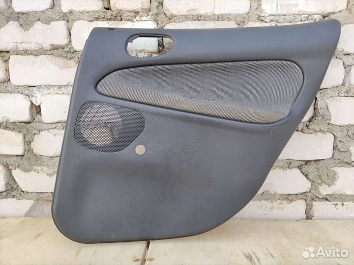 Обшивка задней правой двери Пежо 206