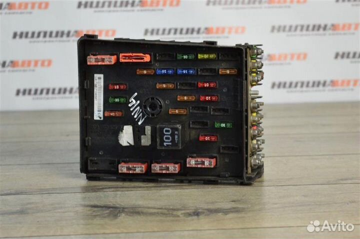 Блок предохранителей (под капотом) Volkswagen