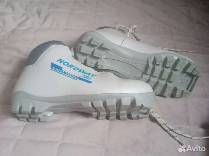 Лыжные ботинки