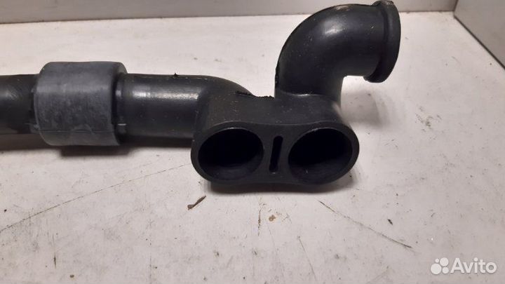 Патрубок вентиляции картера Volkswagen Golf