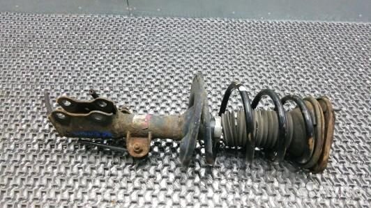 Стойка передняя правая toyota avensis T27 (UBN03N5