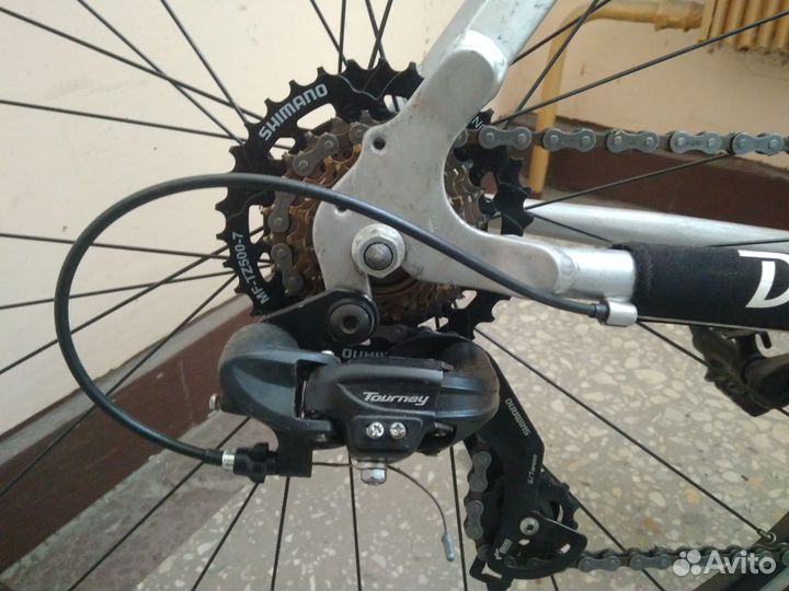 Городской шосейный велосипед Triban 100