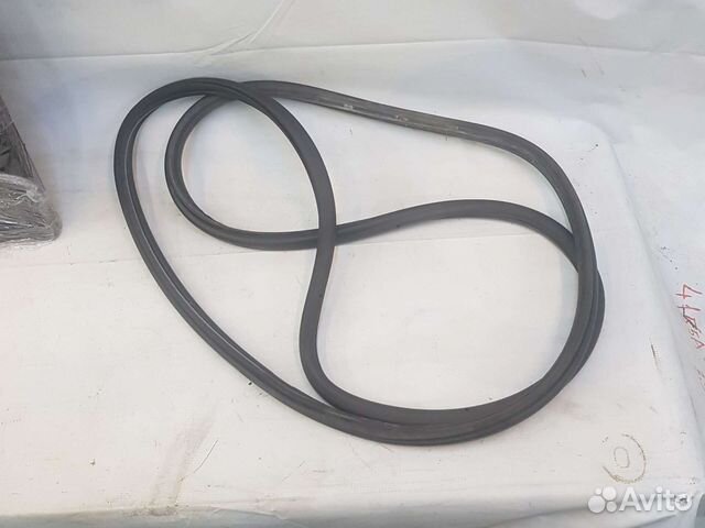 Уплотнитель задней двери наружный VW Touareg 1