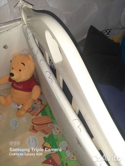 Детская кроватка с маятником и ящиком