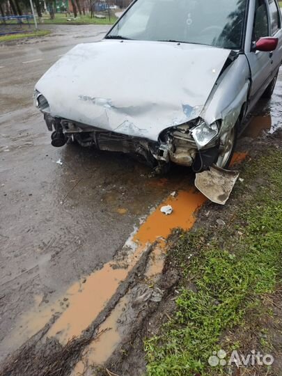 Ford Escort 1.6 МТ, 1997, битый, 100 000 км