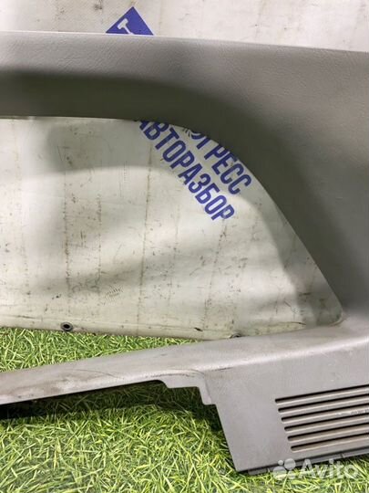 Обшивка багажника задняя правая Toyota Avensis