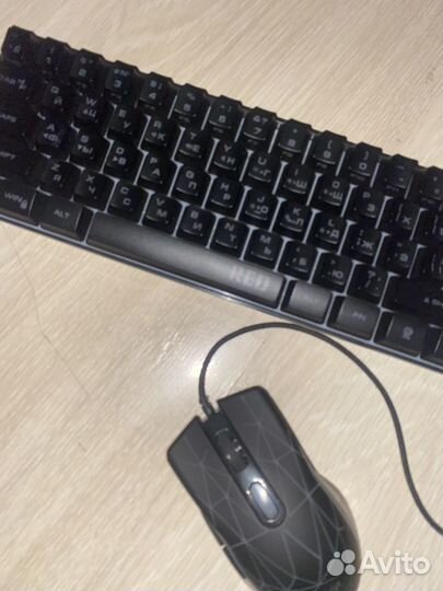 Игровая клавиатура с подсветкой и мышь