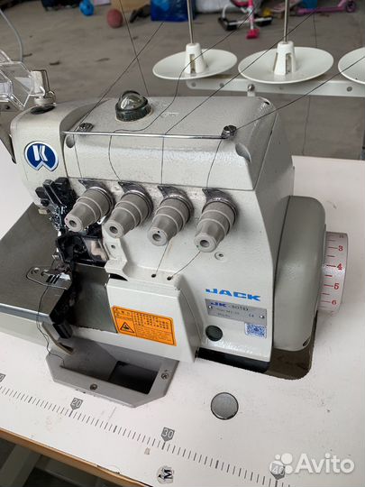 Швейная машинка оверлок 4 нитки и 5 ниточный