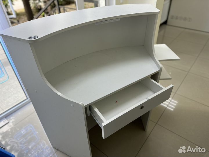 Стол ресепшн