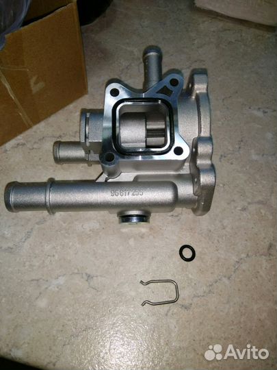 Корпус термостата Шевроле Авео, Круз,орландо,опель