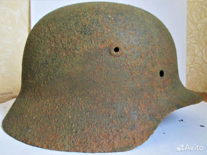 Шлем, каска немецкая М35 с попаданием (5)