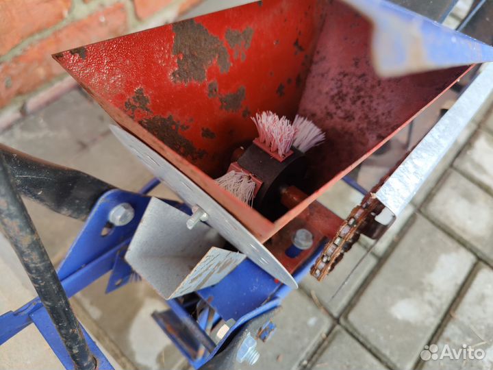 Сеялка ручная