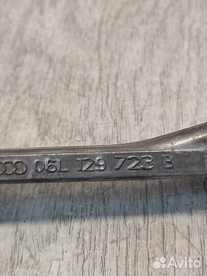 Кронштейн впускного коллектора Volkswagen Tiguan 2