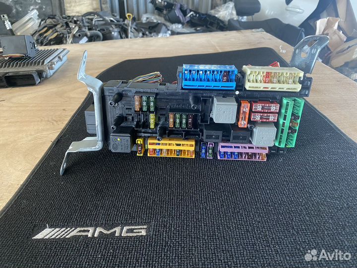 Блок предохранителей задний SAM Mercedes W212