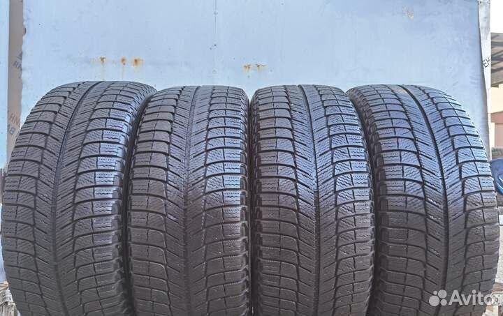 Michelin X-Ice XI3 235/45 R17 97H