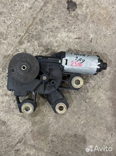 Моторчик дворника задний туарег