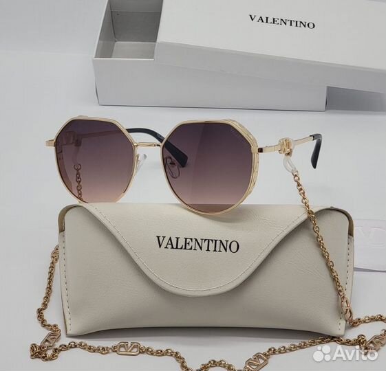 Солнцезащитные очки Valentino