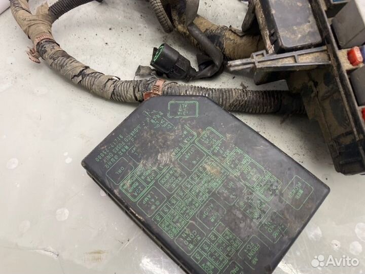 Блок предохранителей под капот Hyundai Accent