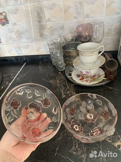 Ваза с крышкой,конфетница;поильник,синяя вазочка