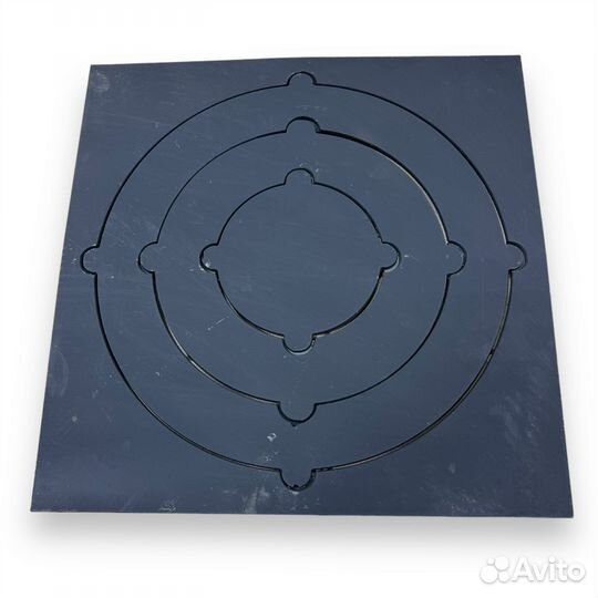 Квадратная плита с кольцами