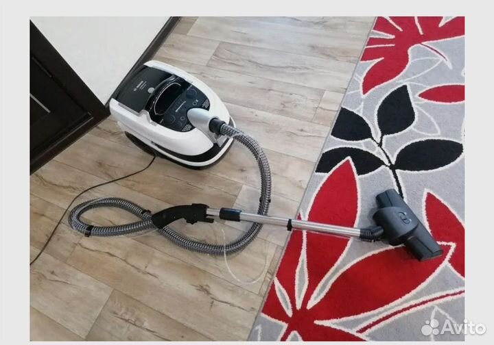 Пылесос + моющий Bosch Serie 4 BWD421PRO белый