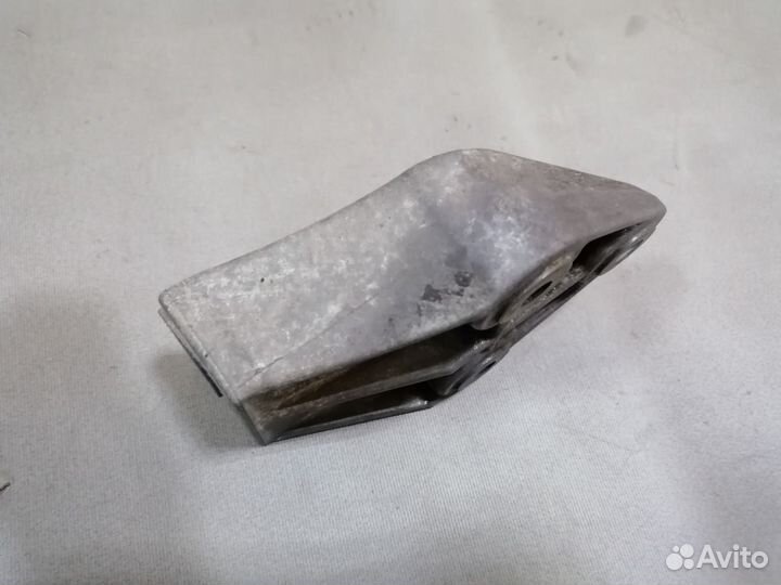 Кронштейн опоры двигателя Opel Kadett E 1984-1992