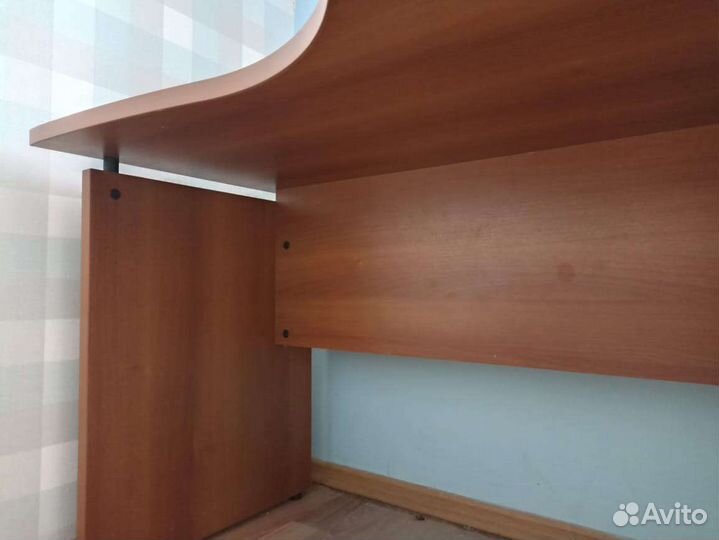 Стол офисный угловой