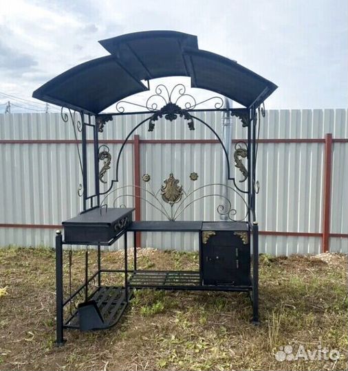 Мангал с крышей