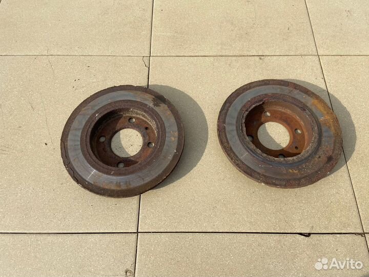 Тормозной диск передний Volkswagen Golf 2