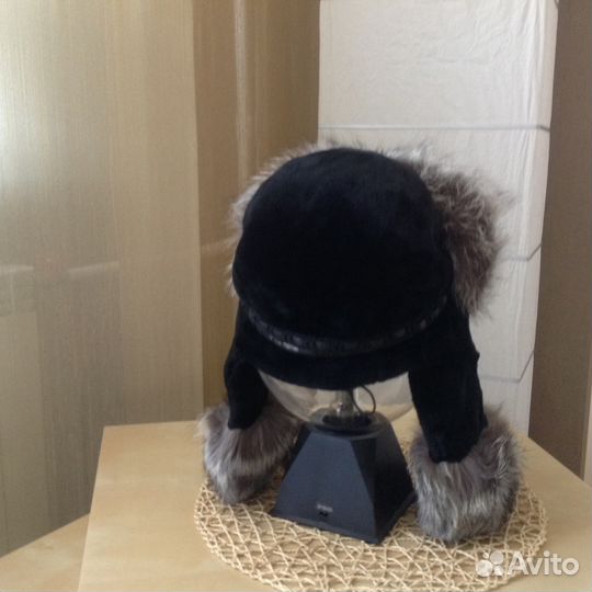 Зимняя женская шапка