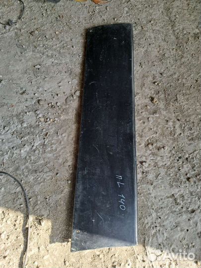 Молдинг передней левой двери на Mercedes W140