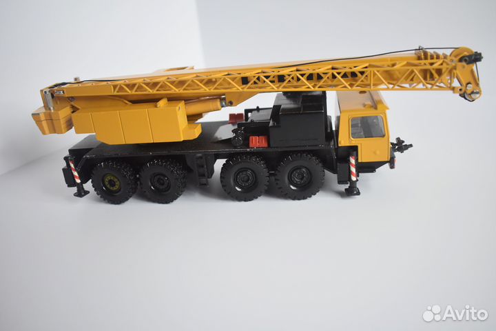 Автокран Liebherr Модель 2079 масштаб 1:50