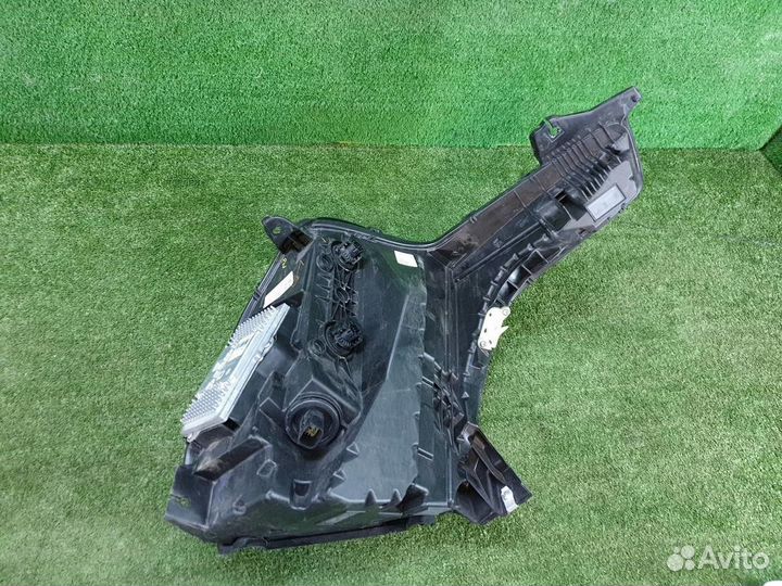 Фара правая Cadillac Escalade