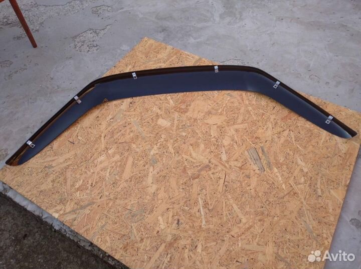 Дефлектор капота на LADA vesta