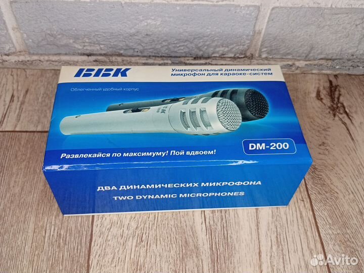 Динамический микрофон для караоке BBK DM-200