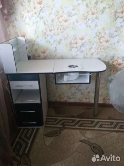 Маникюрный стол с вытяжкой складной