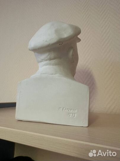 Бюст Владимира Ильича Ленина