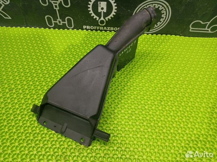 Воздухозаборник Mitsubishi Lancer 9 2005 MN135194