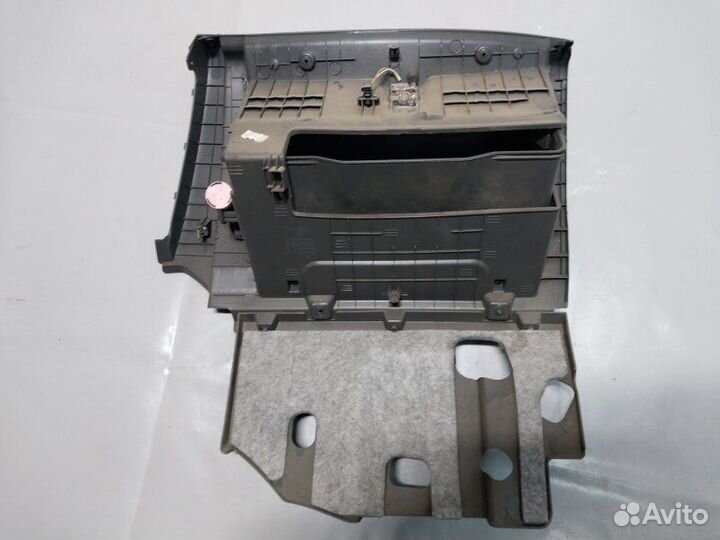 Бардачок Chevrolet Cruze седан 1.6 F16D3 2010