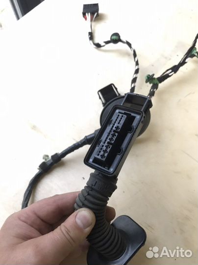 Проводка задней правой двери Passat B8