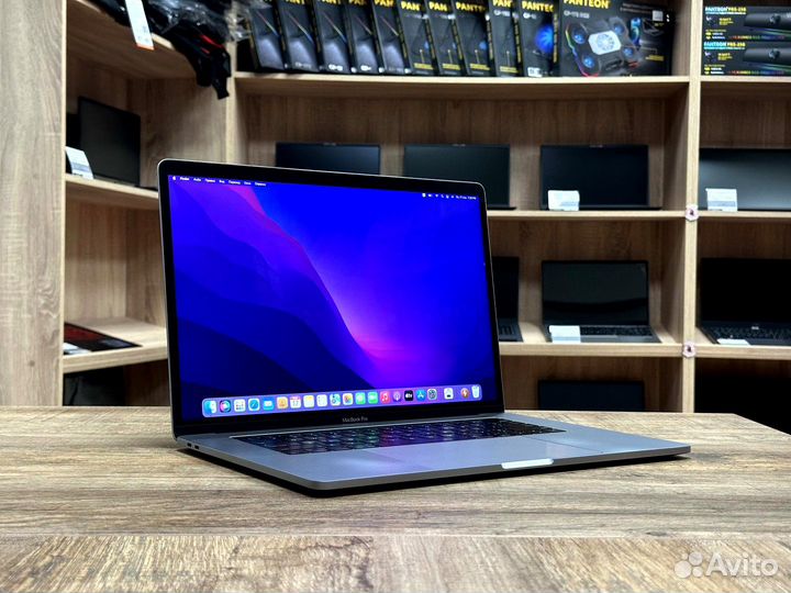 Apple Macbook PRO 15 2017 core I7