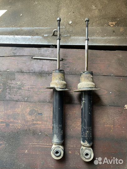 Амортизаторы передние mitsubishi pajero 4 3.2