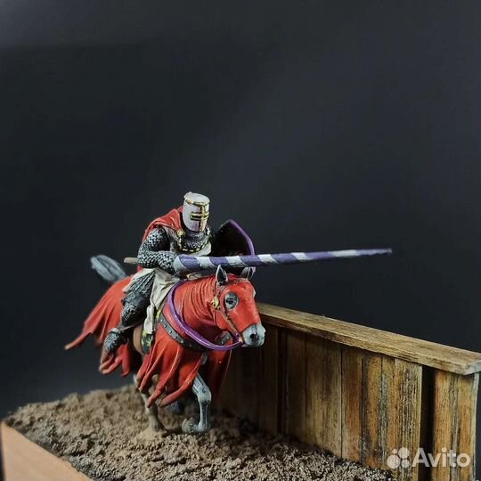 Коллекционная фигурка рыцаря