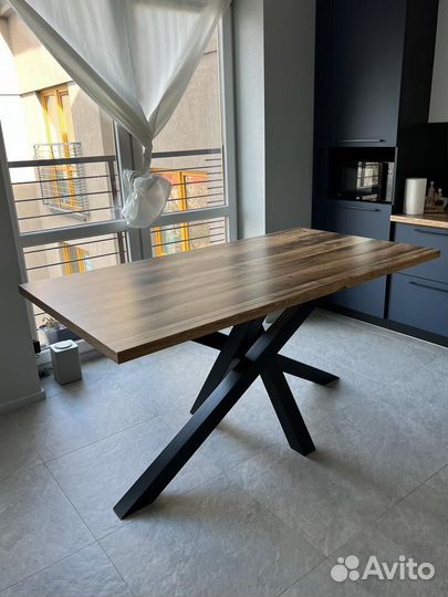 Обеденный стол в стиле loft