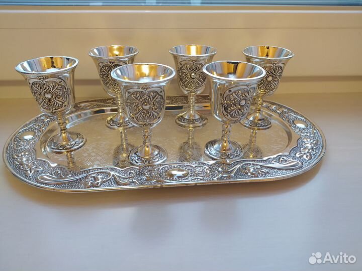 Набор рюмок под серебро на подносе