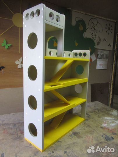 Детская парковка для машинок