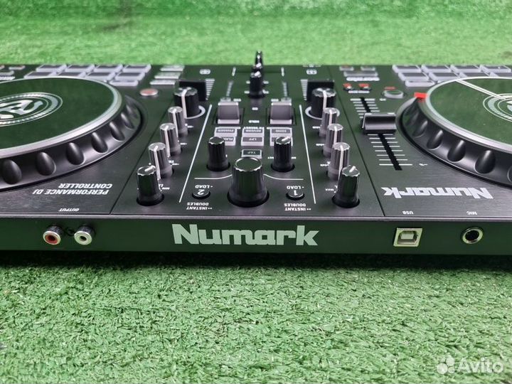 DJ-контроллер Numark Mixtrack PRO FX
