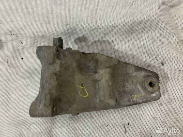 Опора двигателя правая Мерседес м274 4wd